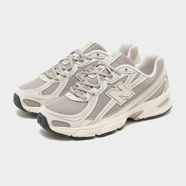 New Balance 740