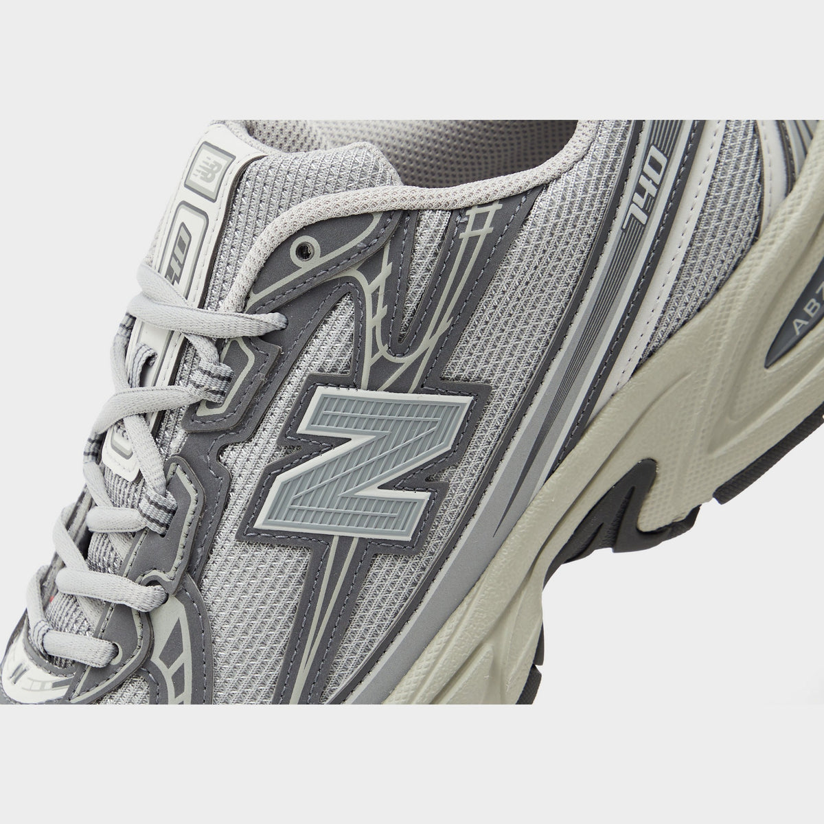 New Balance 740