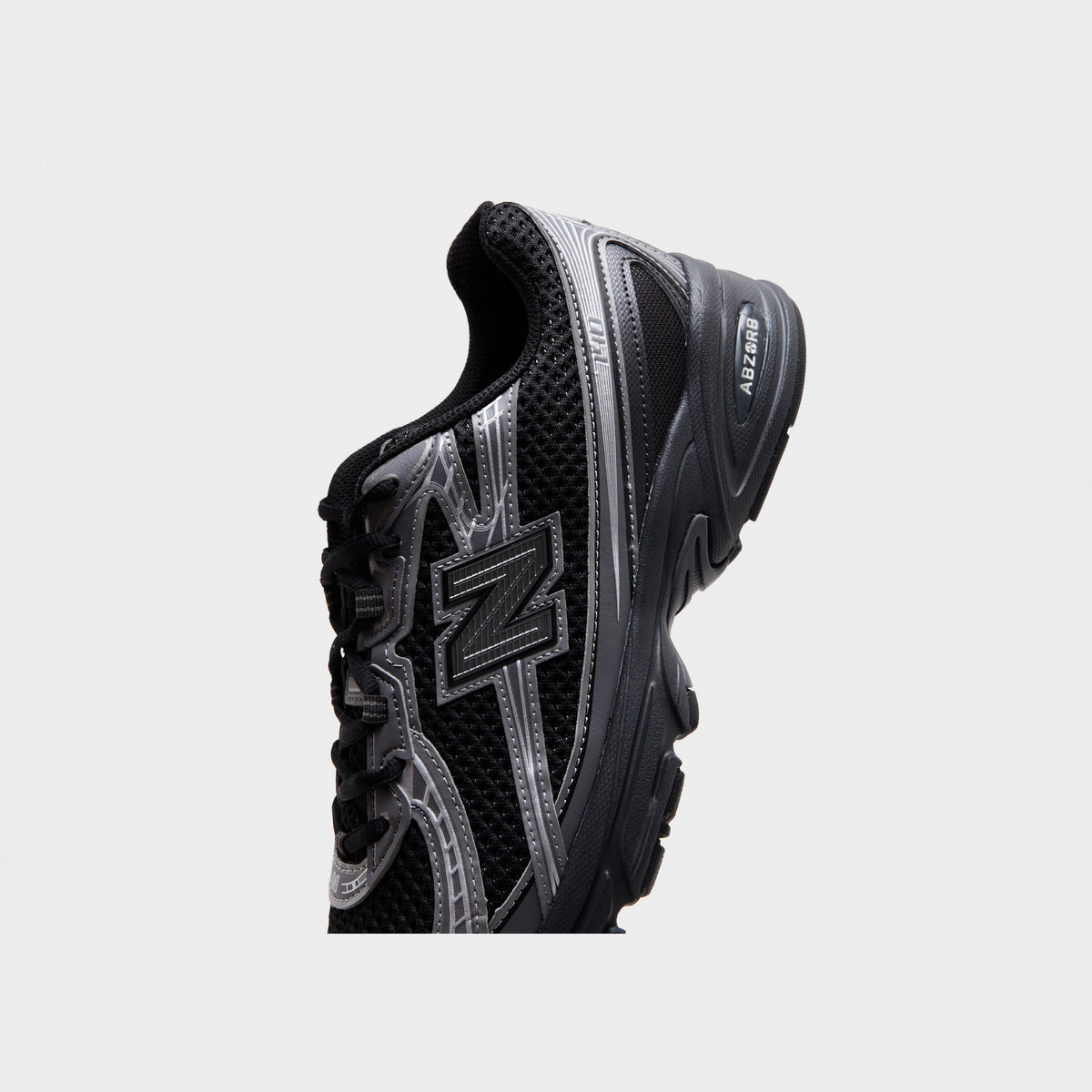 New Balance 740