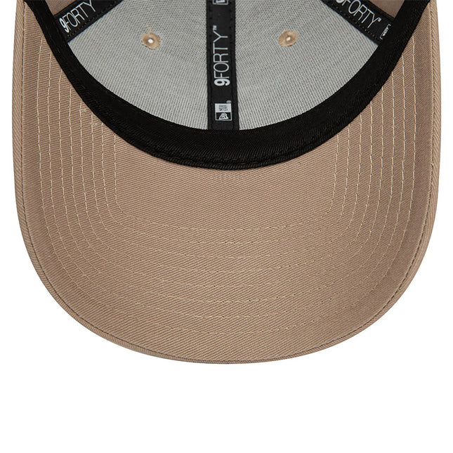 New York Yankees League Essential Brown 9FORTY Adjustable Cap - Cap On