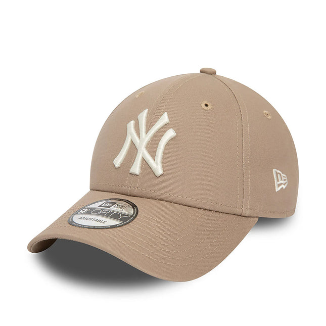 New York Yankees League Essential Brown 9FORTY Adjustable Cap - Cap On
