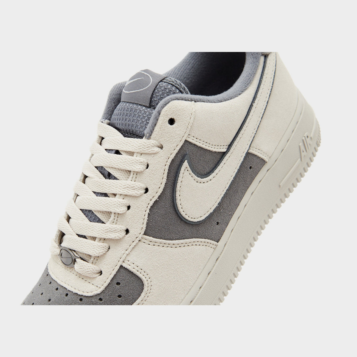 Nike Air Force 1 '07 LV8