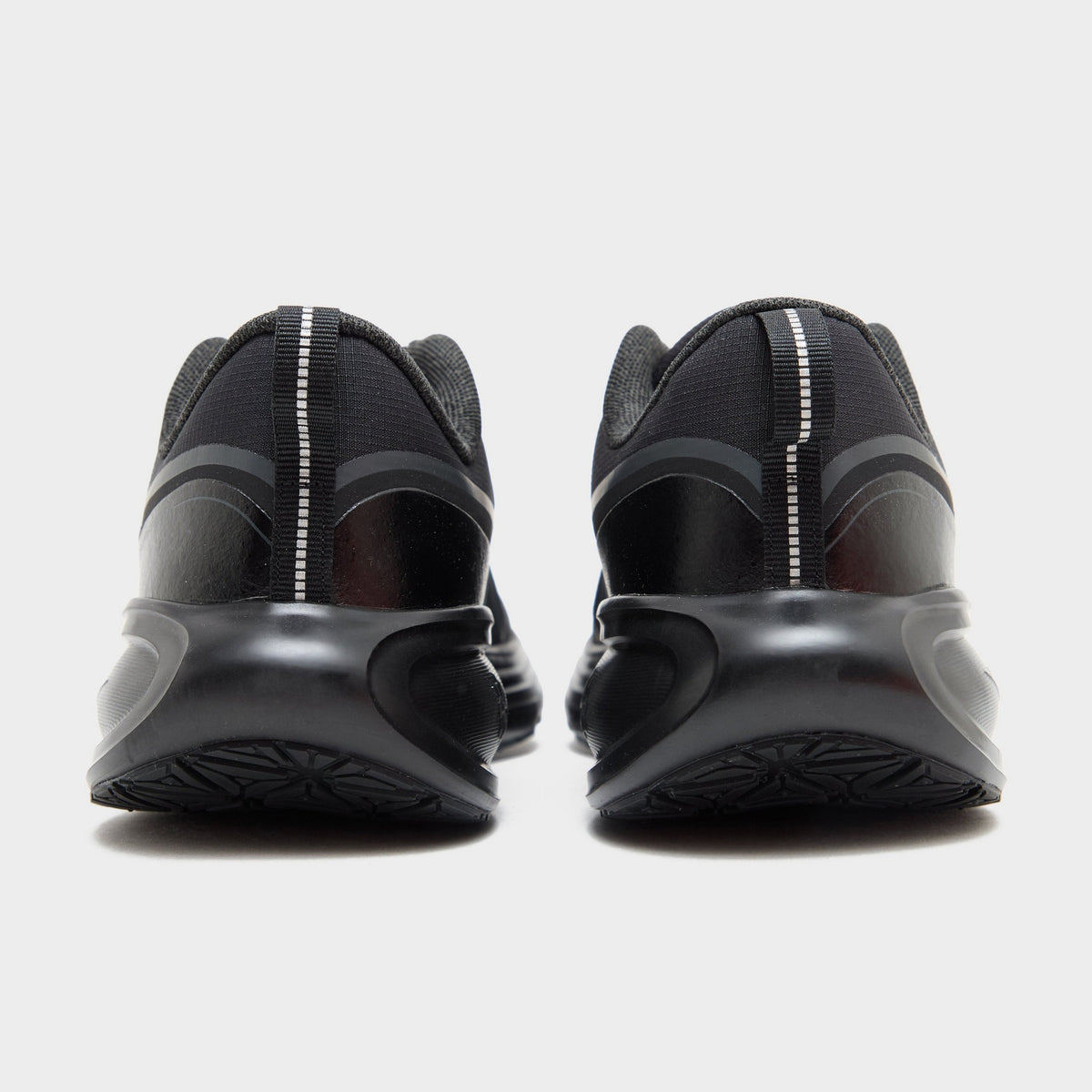 Nike Revolution 8 Utility