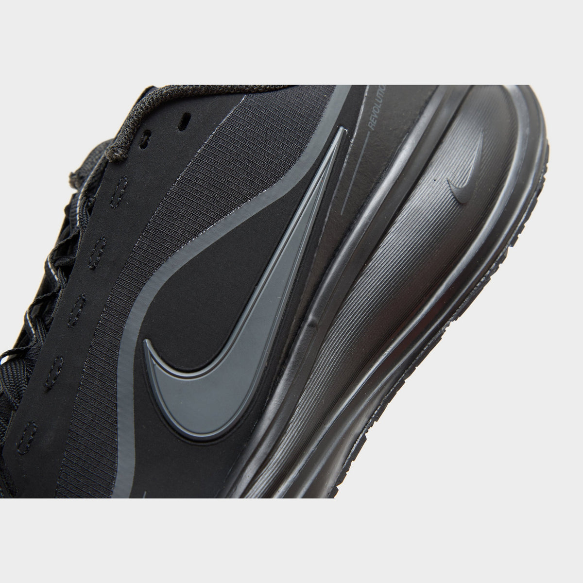 Nike Revolution 8 Utility