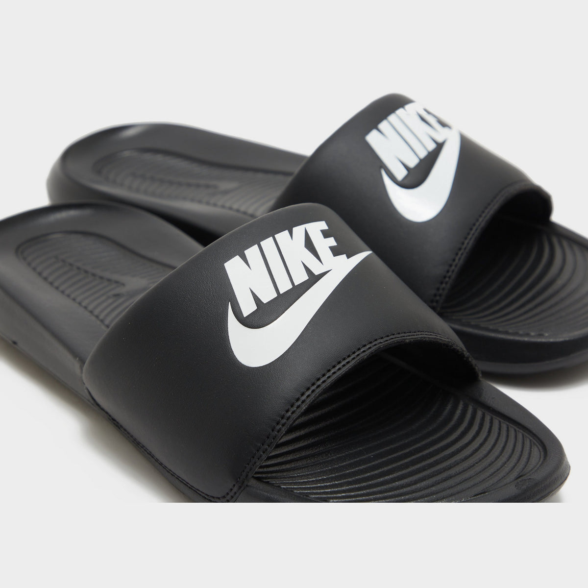Nike Victori Slides