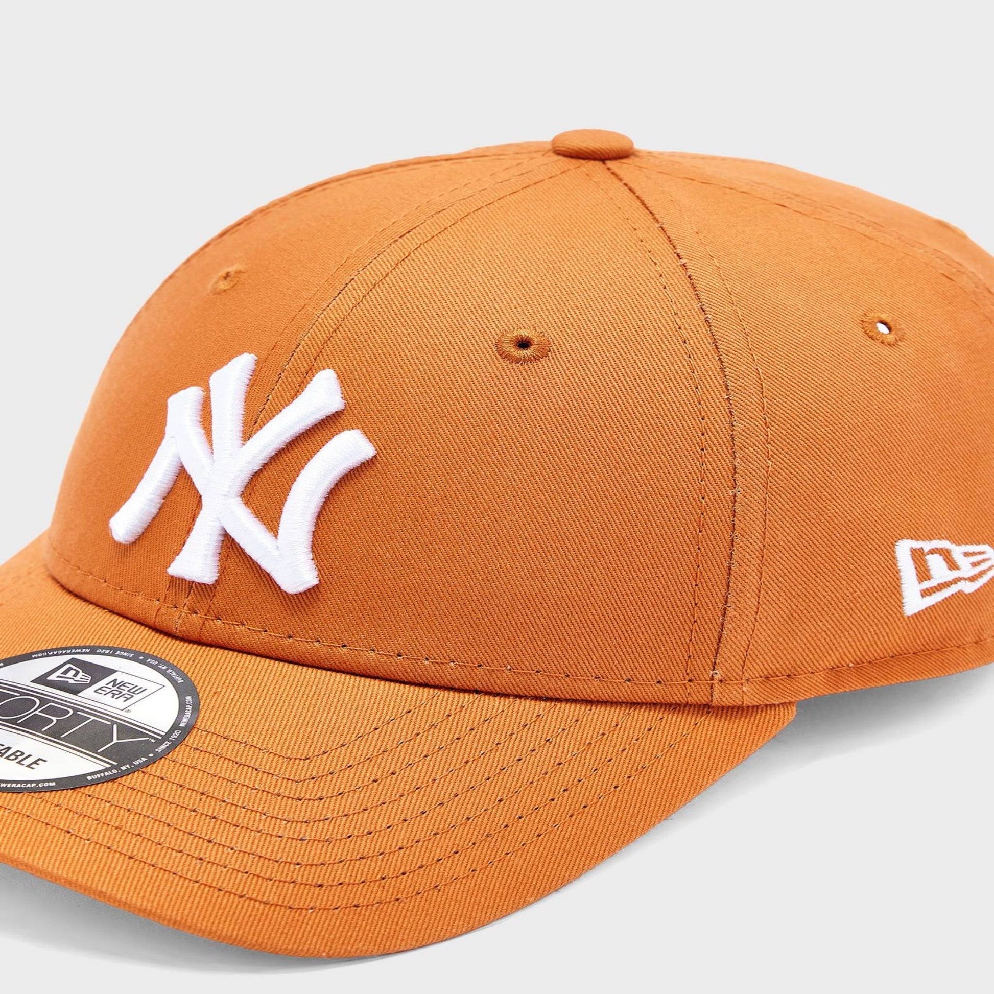 New Era 9Forty New York Yankees League Essential Cap - Cap On