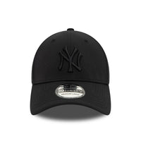 New Era New York Yankees Stretch Nylon Black 39THIRTY Stretch Fit Cap - Cap On