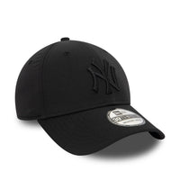 New Era New York Yankees Stretch Nylon Black 39THIRTY Stretch Fit Cap - Cap On