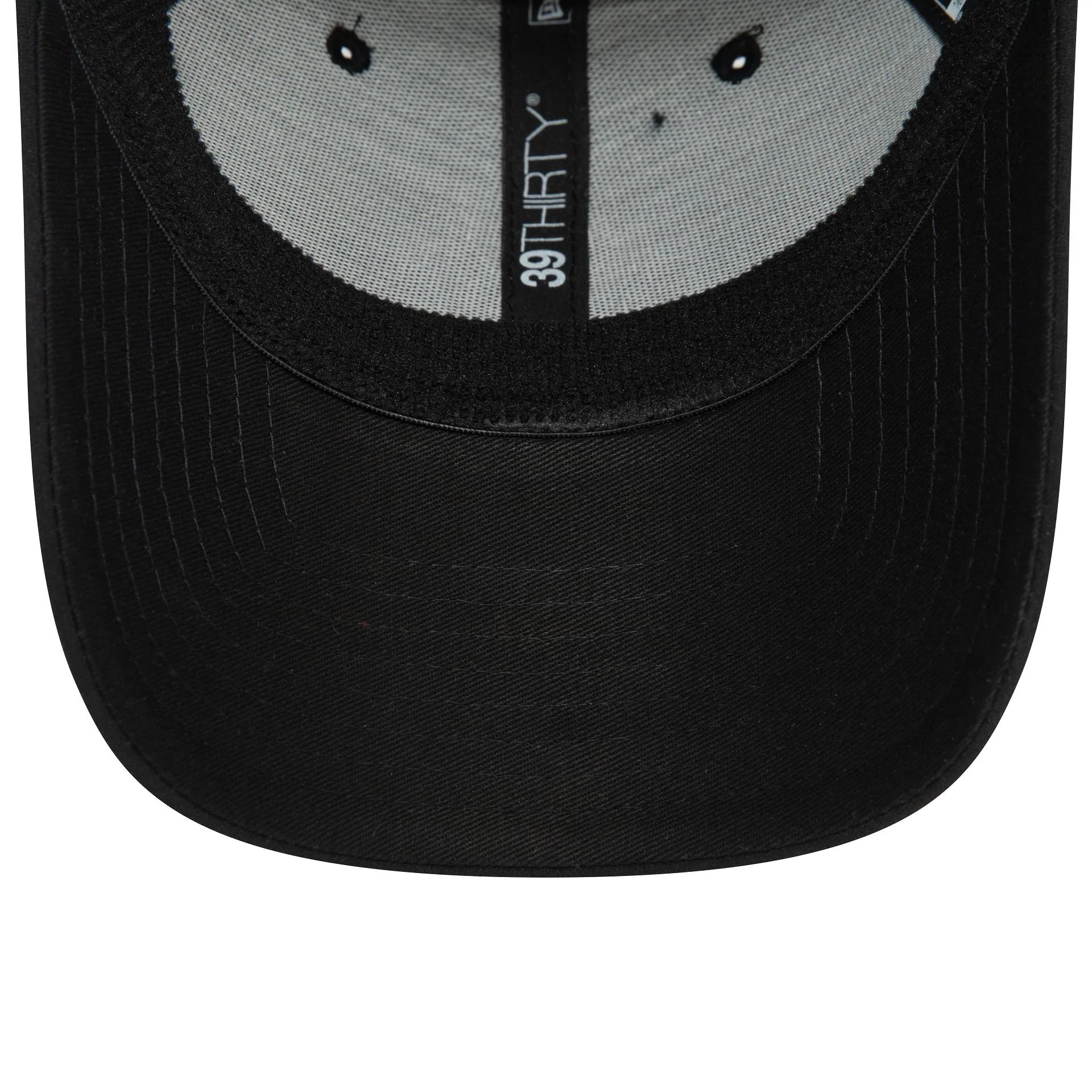 New Era New York Yankees Stretch Nylon Black 39THIRTY Stretch Fit Cap - Cap On