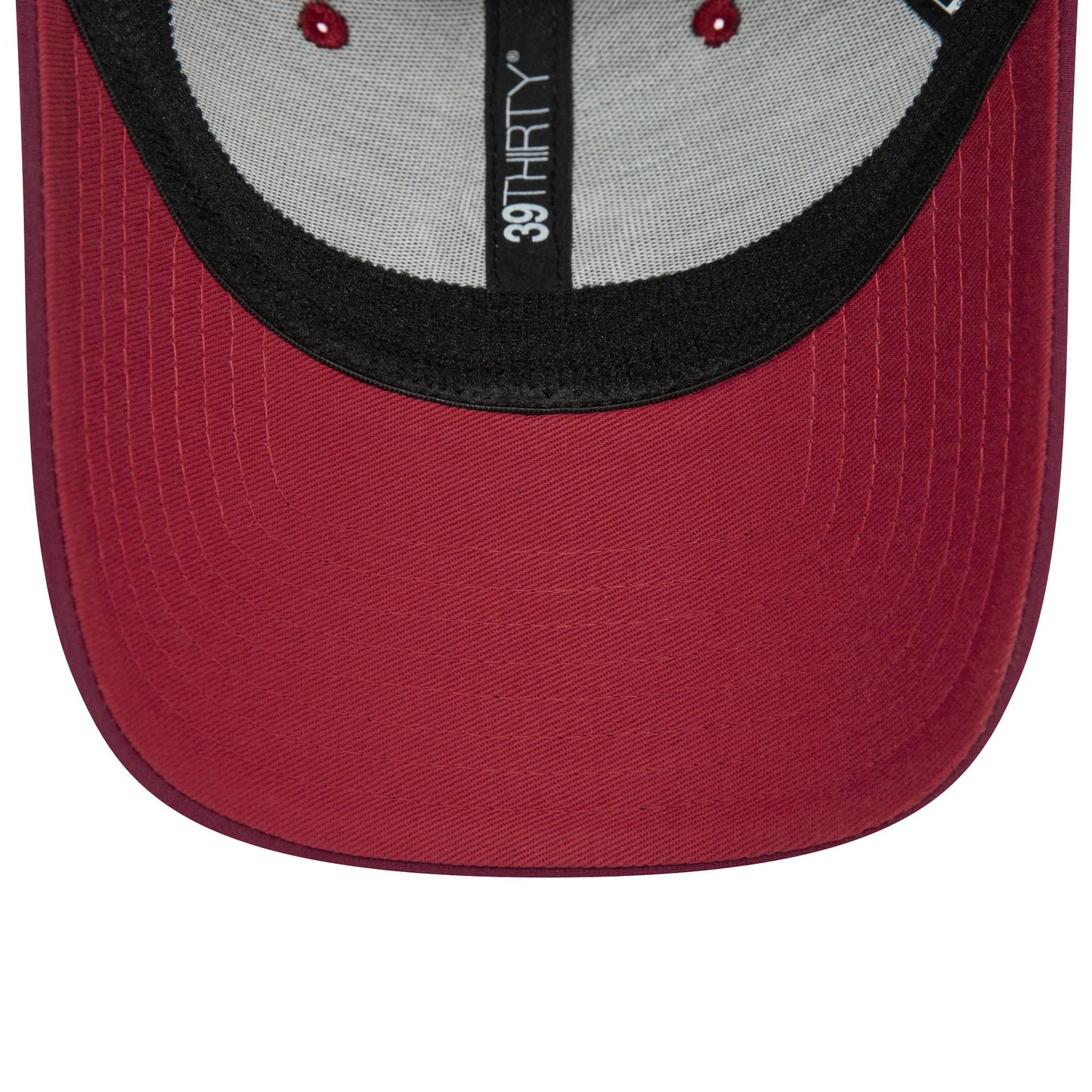New Era New York Yankees Stretch Nylon Red 39THIRTY Stretch Fit Cap - Cap On