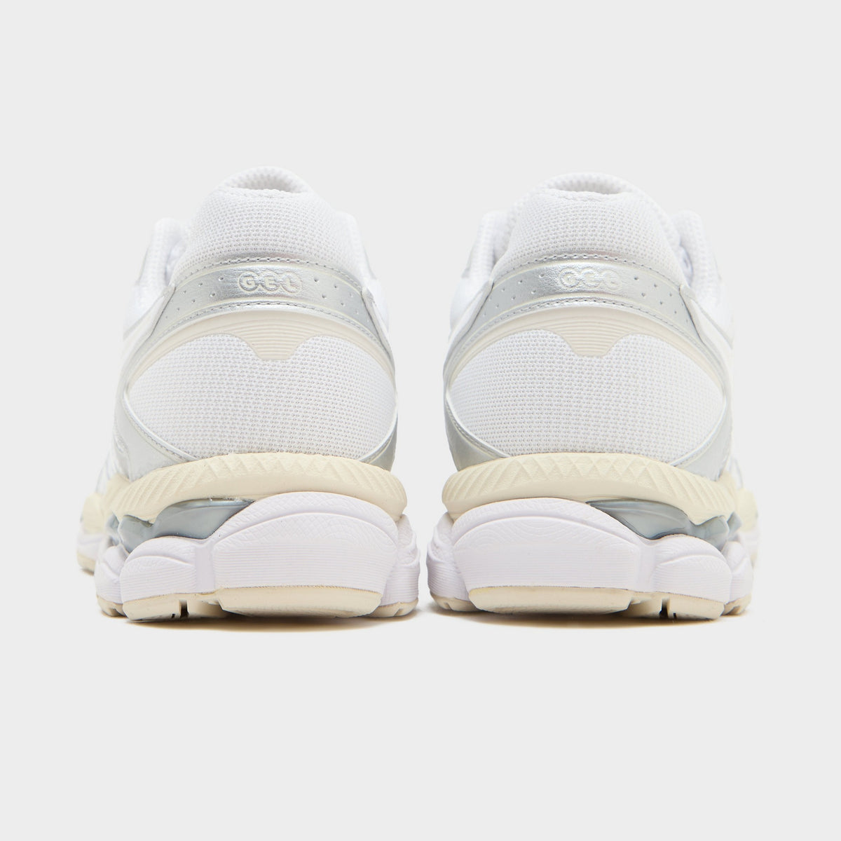 White ASICS GEL-CUMULUS 16