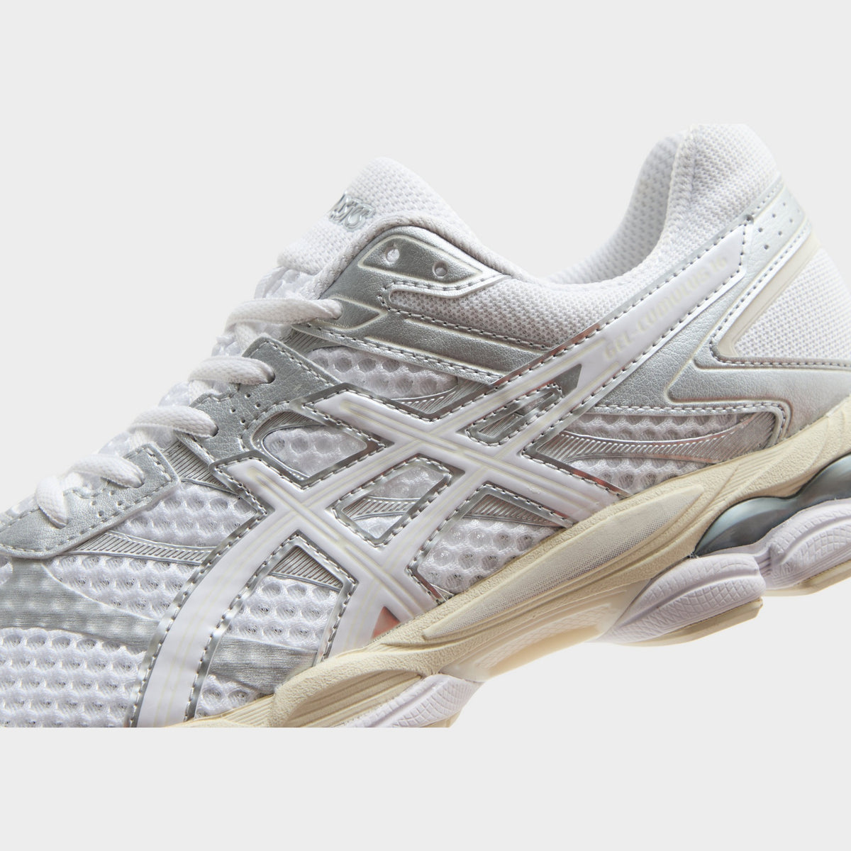 White ASICS GEL-CUMULUS 16