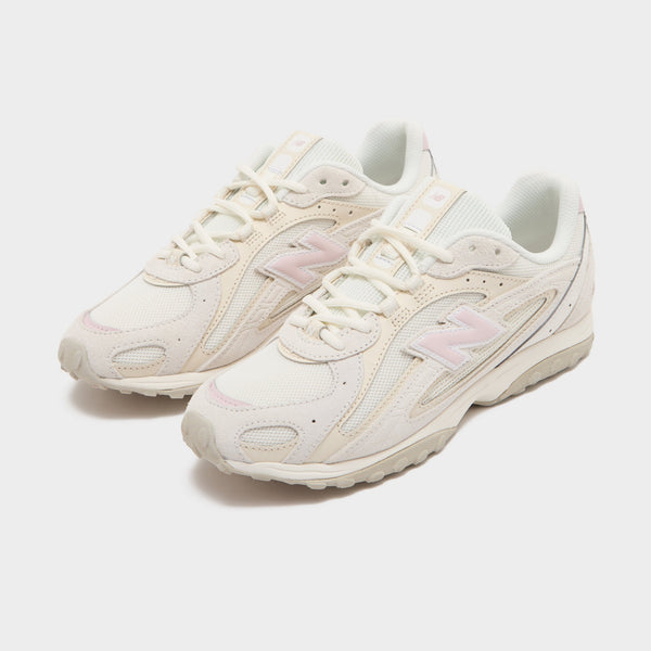 White New Balance 204L Women's