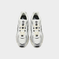 White New Balance 204L Women's
