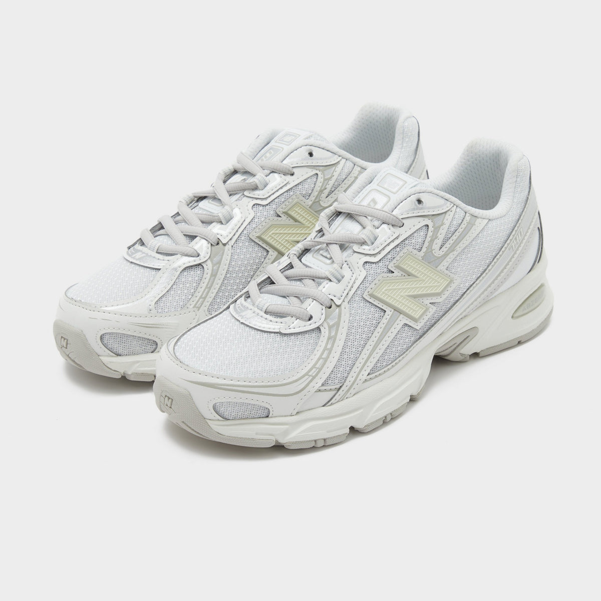 White New Balance 740 Women's