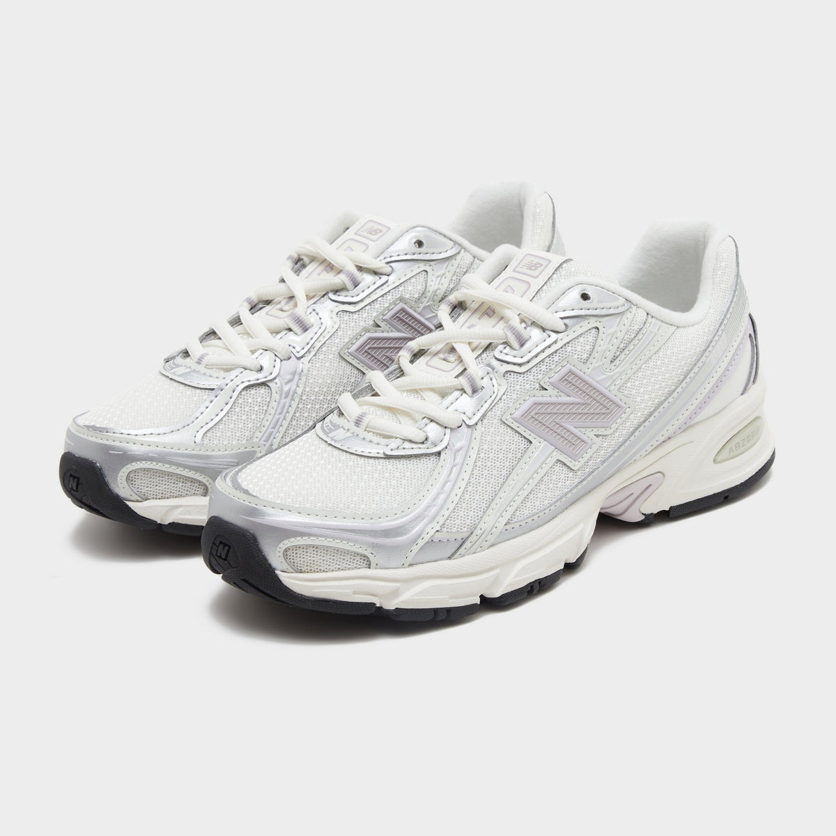 White New Balance 740 Women's
