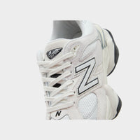 White New Balance 9060