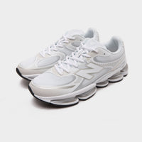 White New Balance ABZORB 2000