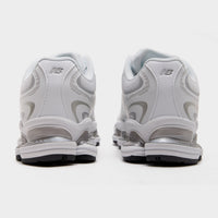 White New Balance ABZORB 2000