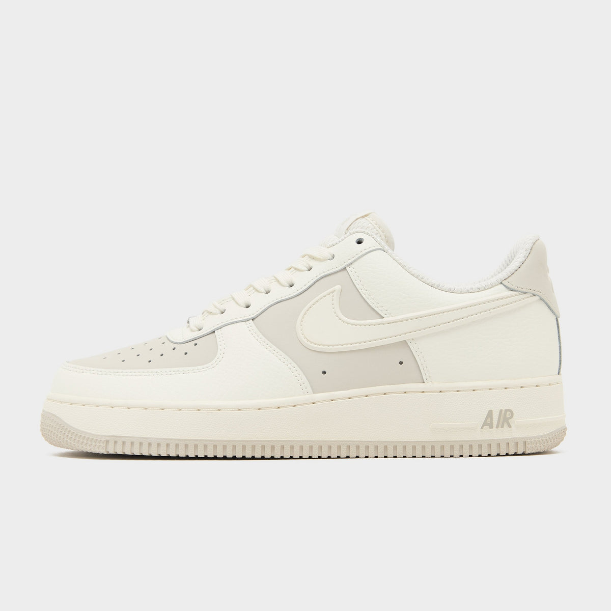 White Nike Air Force 1 '07