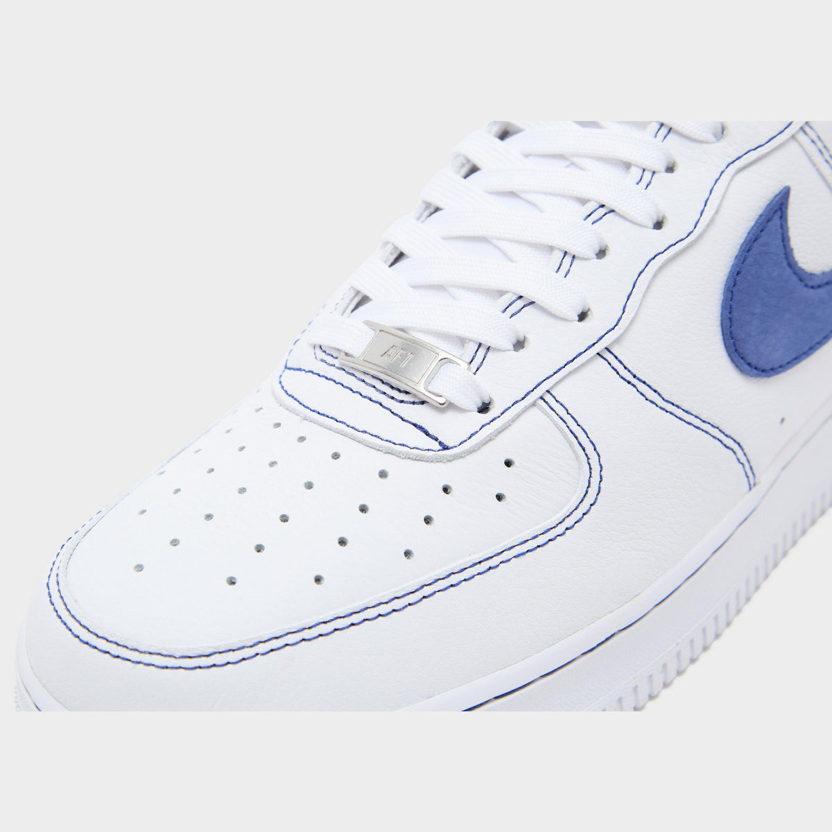 White Nike Air Force 1 Low