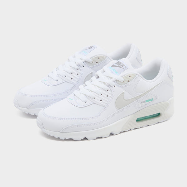 White Nike Air Max 90