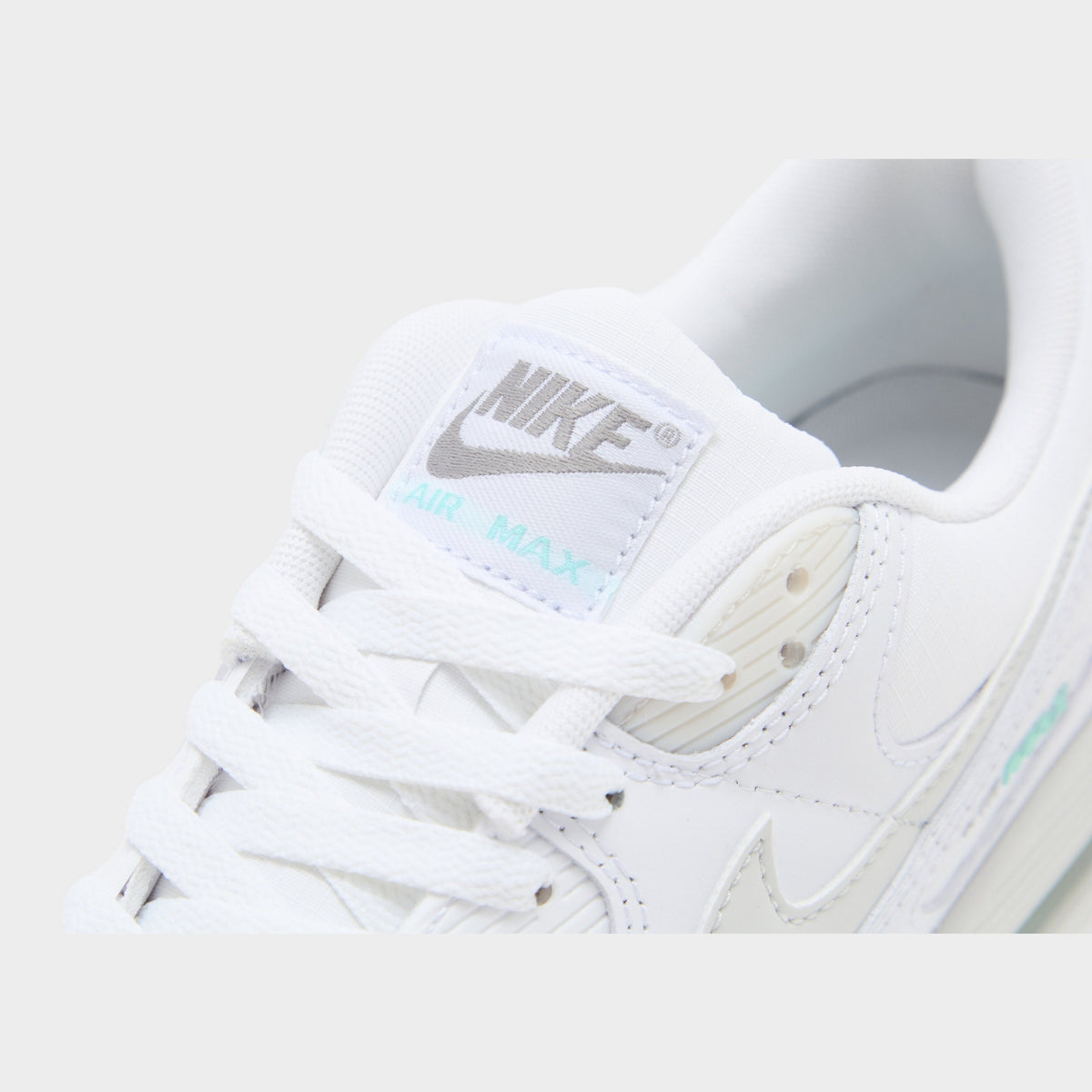 White Nike Air Max 90