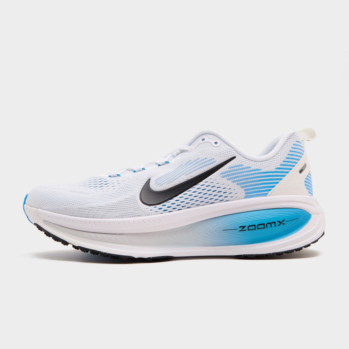 White Nike Vomero 18