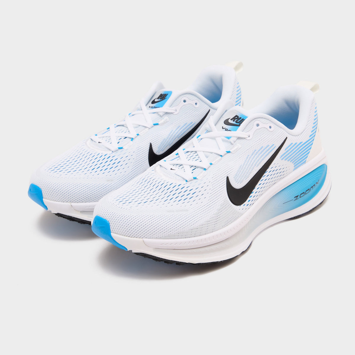 White Nike Vomero 18