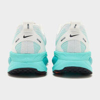 White Nike Vomero 18
