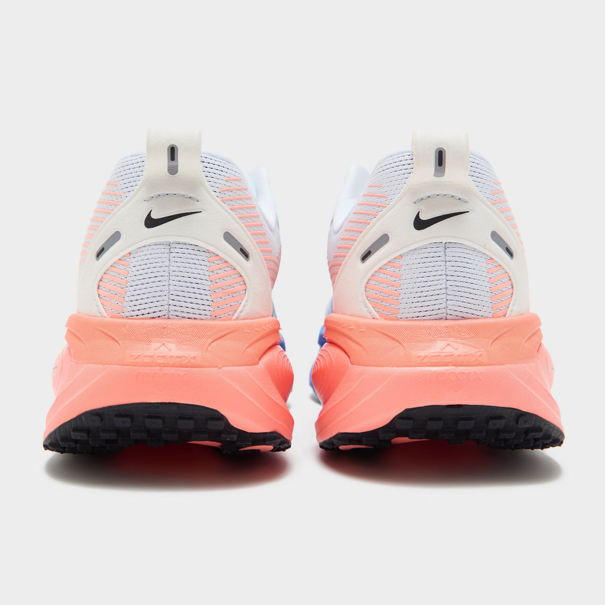 White Nike Vomero 18
