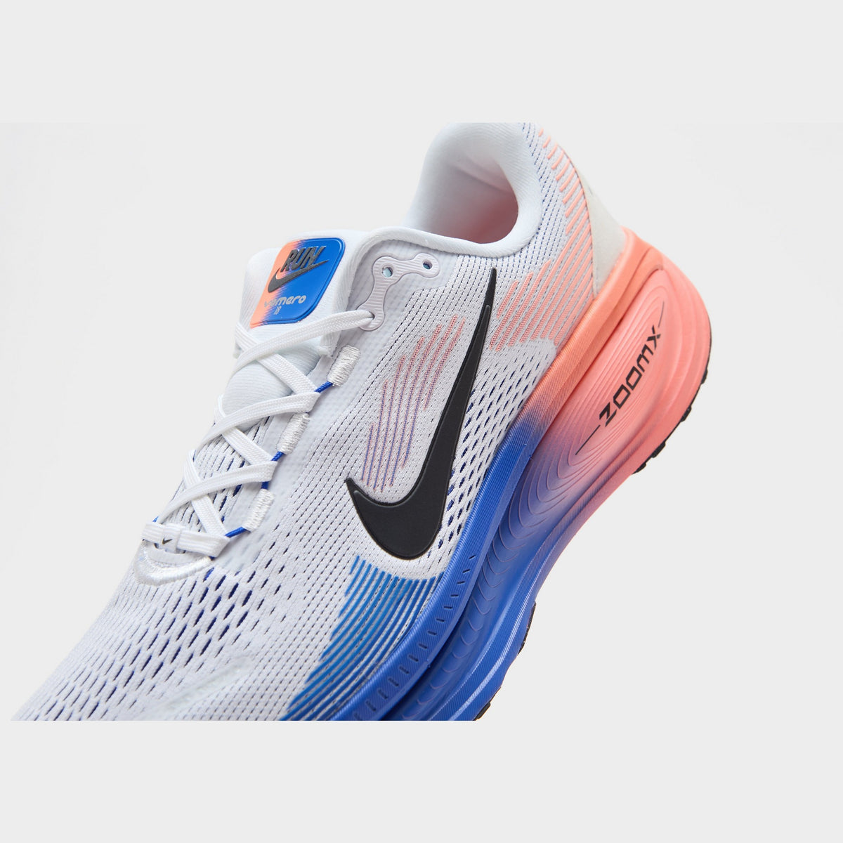 White Nike Vomero 18