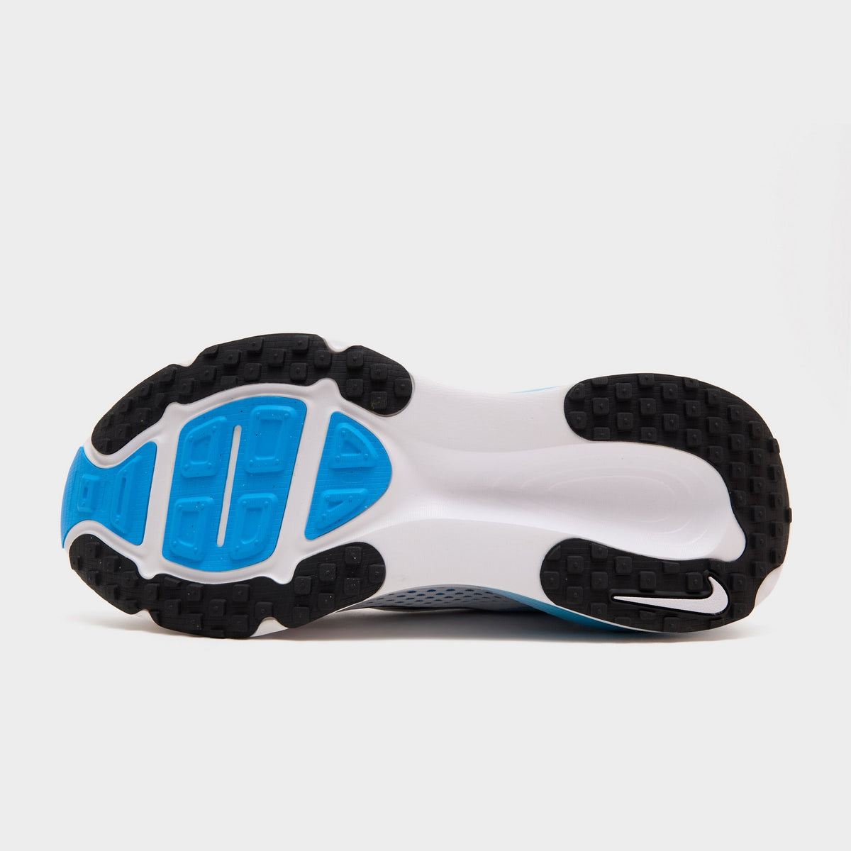 White Nike Vomero 18