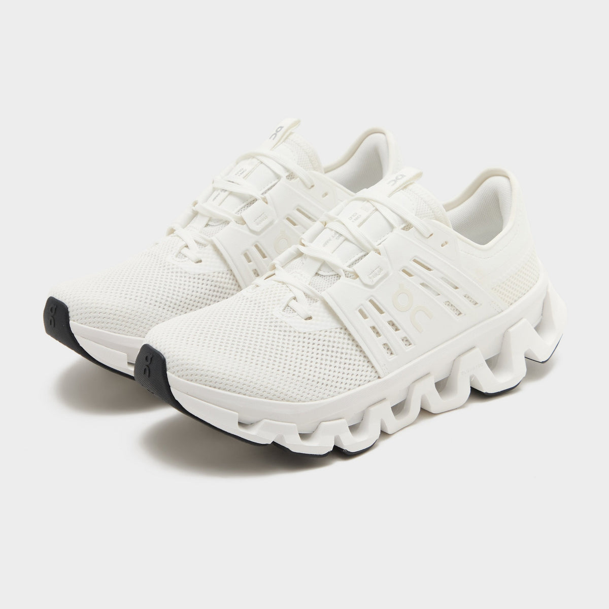 White On Running Cloudswift Amp