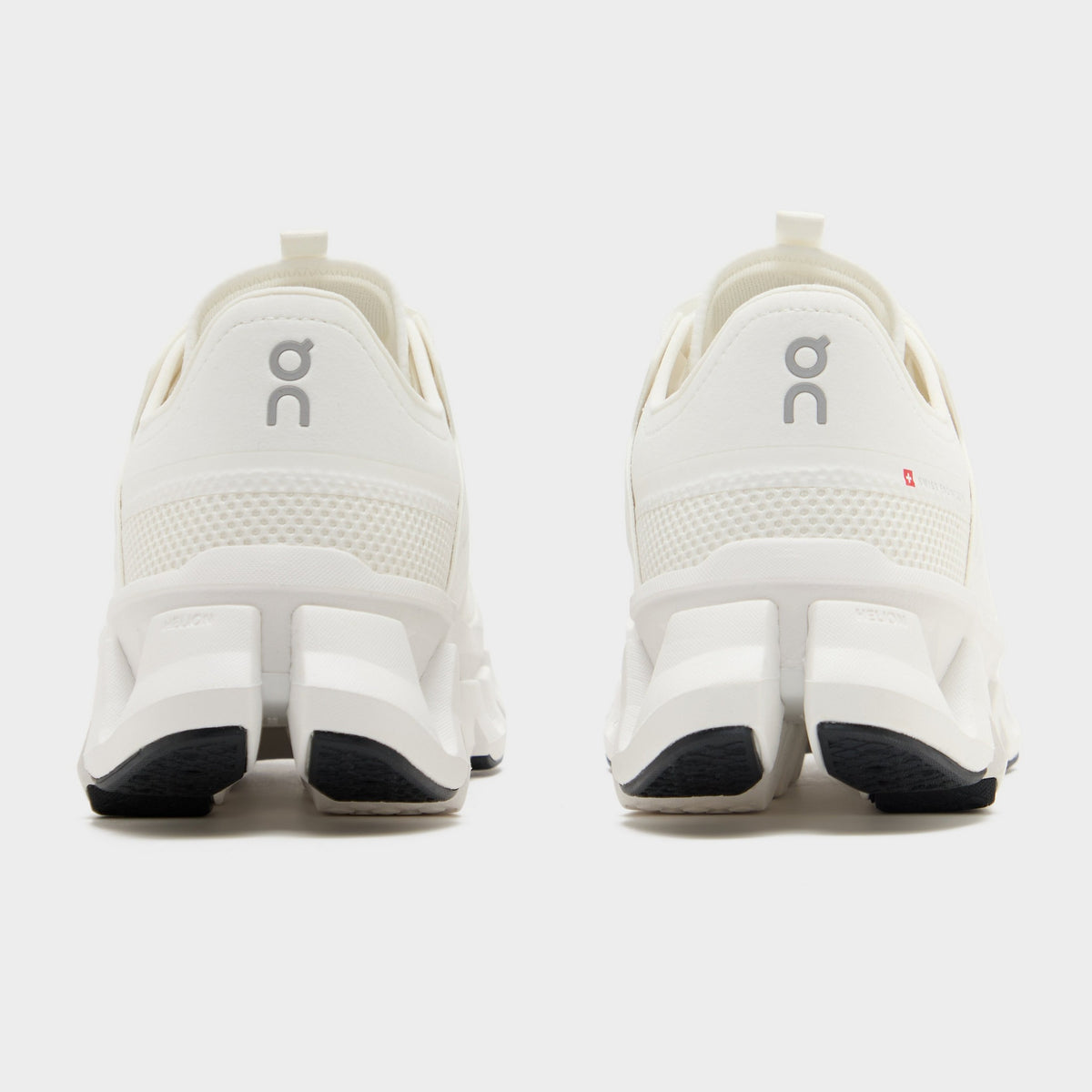 White On Running Cloudswift Amp