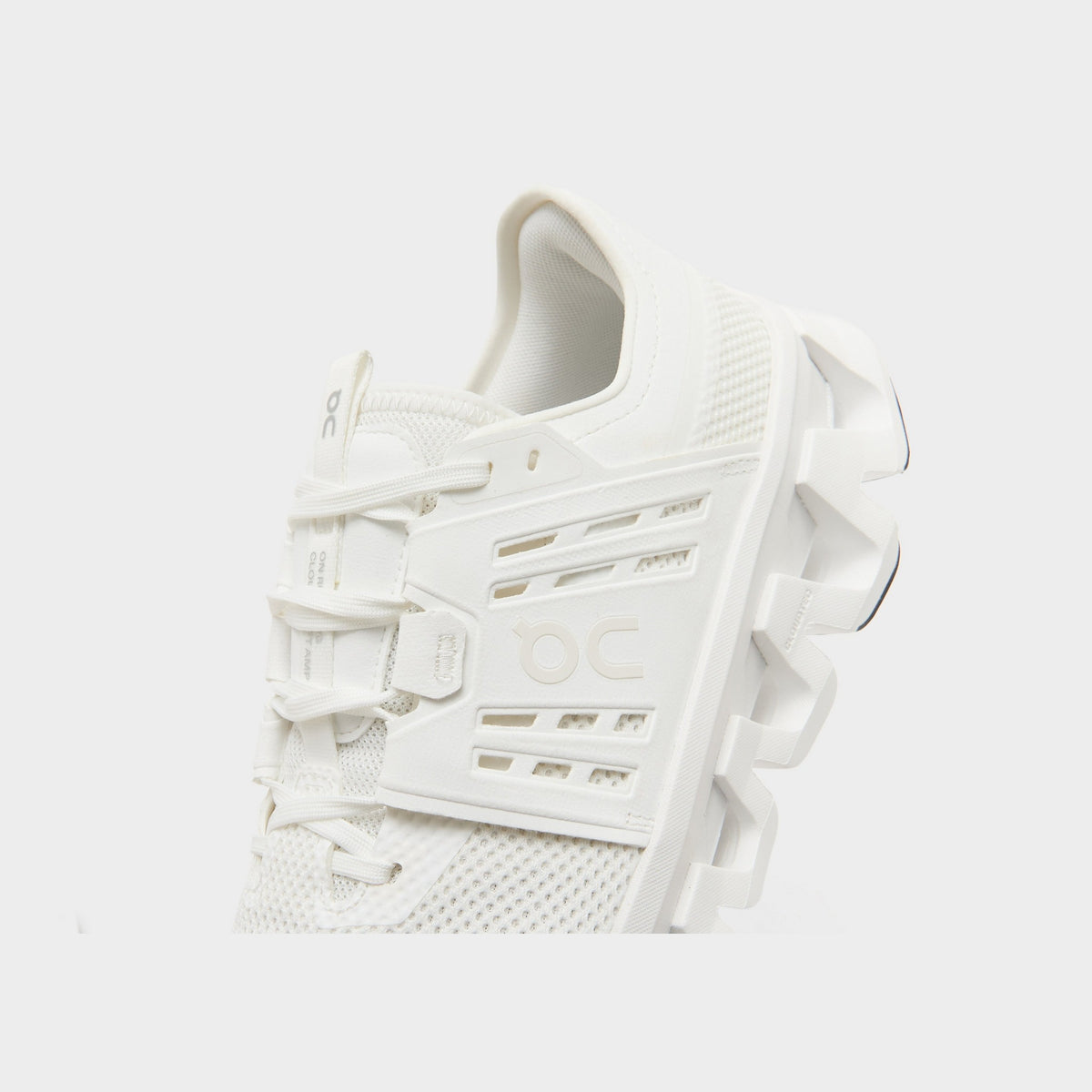 White On Running Cloudswift Amp
